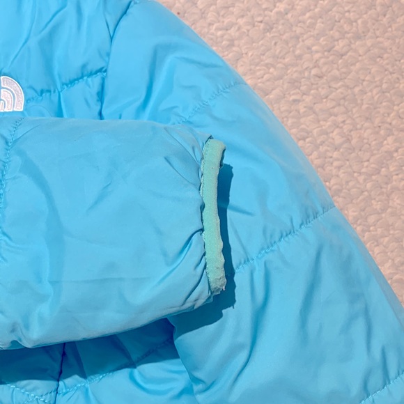 The North Face reversible turquoise puffer ski jacket girls 10 - Picture 5 of 11